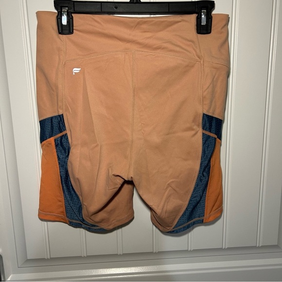 Fabletics Motion365 High-Waisted Traputo Run Biker Shorts Size Large - Picture 3 of 7